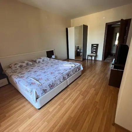 Two Bedroom 5 Minutes From The *