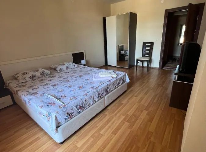 Two Bedroom 5 Minutes From The *