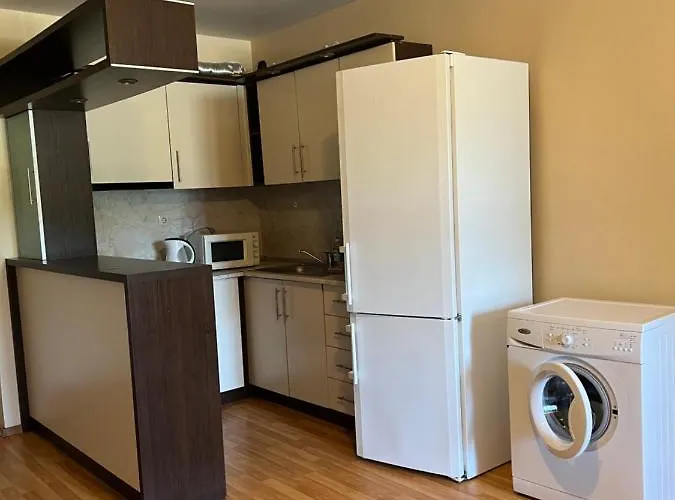 Lägenhet Two Bedroom 5 Minutes From The Golden Sands